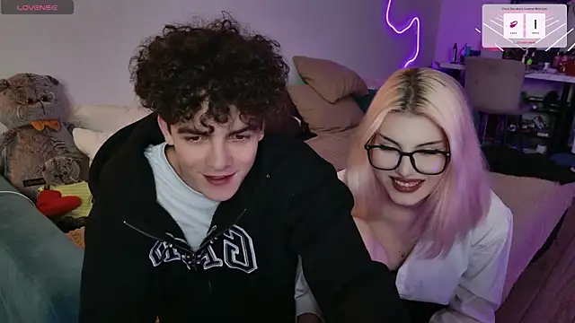 Snapshot of Alice18James chatting on September 26, 2025, 7:29 pm Alice18James online show from September 26, 2025, 7:29 pm