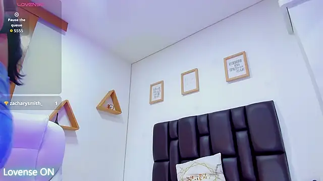 karol bustamante online show from November 4, 2025, 12:04 pm