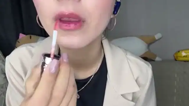 TAG MIGGI online show from October 16, 2025, 2:07 pm