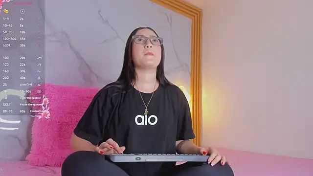 malka milan online show from December 2, 2025, 3:23 am