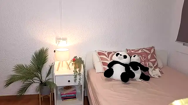 lillypanda online show from September 26, 2025, 7:07 pm