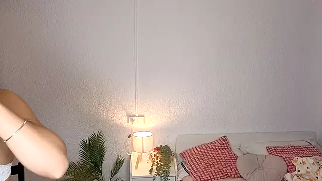 lillypanda online show from October 10, 2025, 8:08 pm