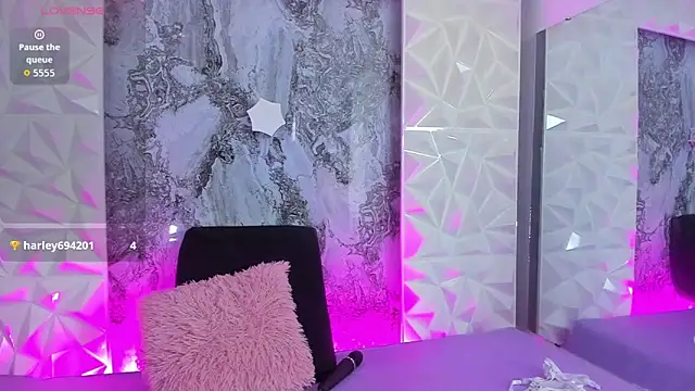 Snapshot of Madison_03 chatting on December 17, 2025, 5:57 am Madison 03 online show from December 17, 2025, 5:57 am