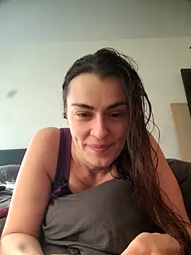 Snapshot of Carolinemiam chatting on March 4, 2026, 9:15 am Carolinemiam online show from March 4, 2026, 9:15 am