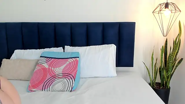 sophieturner mg online show from December 5, 2025, 7:10 pm