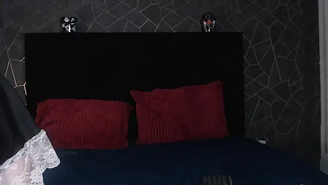 zoey stonee online show from October 29, 2025, 7:48 pm