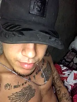 Snapshot of tattoos22 chatting on November 2, 2025, 10:12 pm tattoos22 online show from November 2, 2025, 10:12 pm