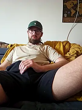 Snapshot of Loopertz chatting on November 8, 2025, 8:36 am Loopertz online show from November 8, 2025, 8:36 am