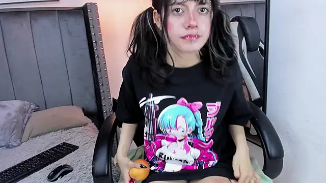 Snapshot of Miyu_Komori chatting on February 14, 2026, 12:46 pm Miyu Komori online show from February 14, 2026, 12:46 pm