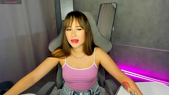Amy BaiLis online show from September 15, 2025, 1:49 am