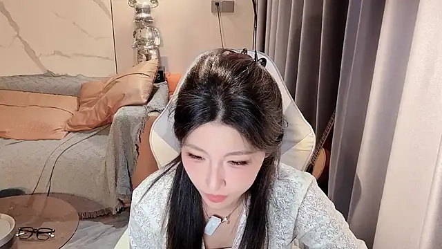 Lixinel-520 online show from November 19, 2025, 1:05 am