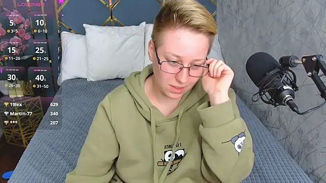 AlexandraGreen online show from October 6, 2025, 4:10 am