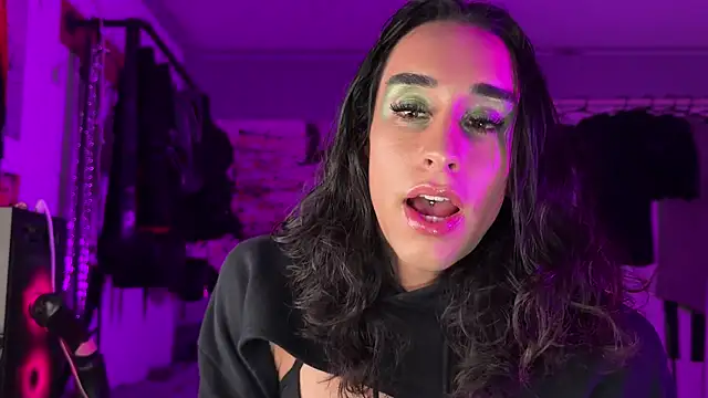 xoFrankie online show from December 2, 2025, 2:39 am