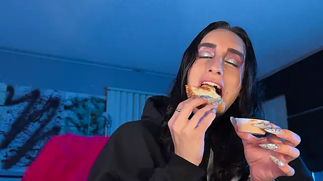 xoFrankie online show from April 4, 2026, 8:01 am