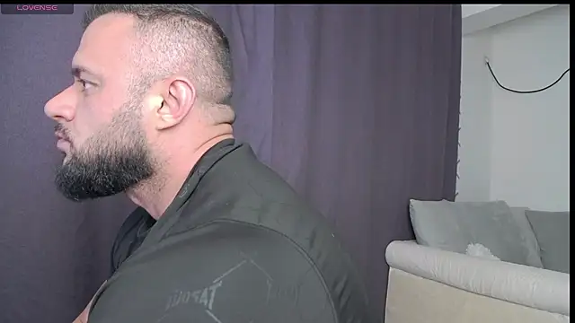Snapshot of RickyMiami1 chatting on April 28, 2026, 6:24 pm RickyMiami1 online show from April 28, 2026, 6:24 pm