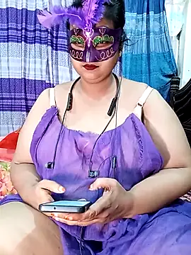 Snapshot of Tanisha-Chy chatting on May 7, 2026, 6:24 pm Tanisha-Chy online show from May 7, 2026, 6:24 pm