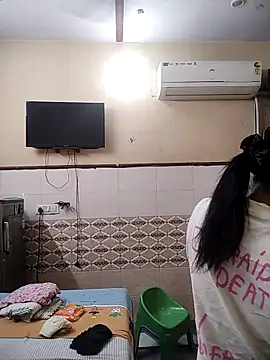 meenu bhabhi547 online show from April 8, 2026, 2:00 am