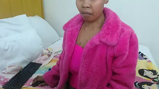 Snapshot of Bella_2025 chatting on December 1, 2025, 6:57 pm Bella 2025 online show from December 1, 2025, 6:57 pm