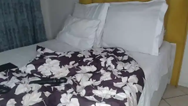 Snapshot of Bella_2025 chatting on February 19, 2026, 6:15 pm Bella 2025 online show from February 19, 2026, 6:15 pm