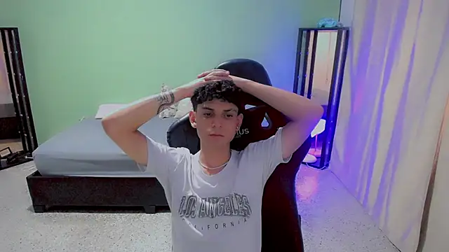 dilan hott  online show from September 19, 2025, 9:15 pm