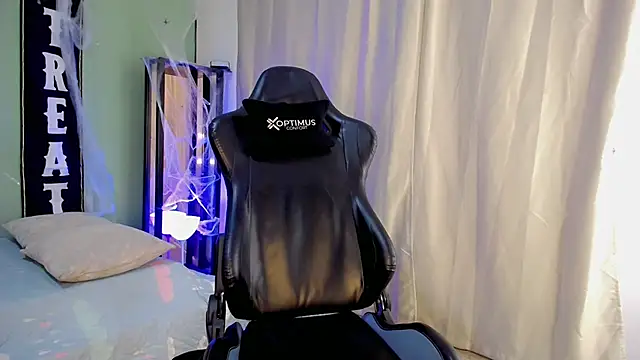 dilan hott  online show from October 27, 2025, 8:13 pm