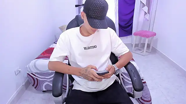 maxthomson boy online show from September 17, 2025, 8:10 pm