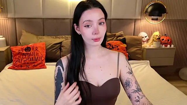 Goldy Stark online show from November 3, 2025, 8:32 pm