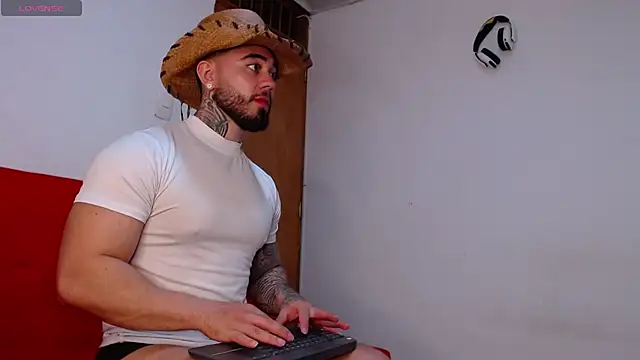 tommyblessd1 online show from November 19, 2025, 5:51 am