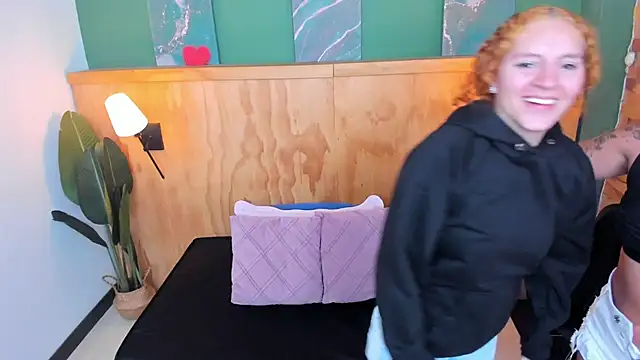 aliceandsia online show from December 5, 2025, 7:10 pm