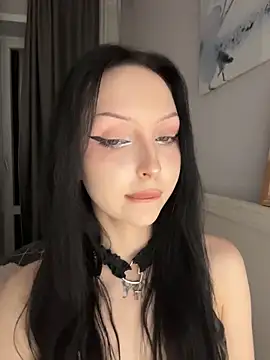 Lina Thornton  online show from April 30, 2026, 8:57 pm