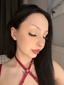Lina Thornton  online show from May 13, 2026, 6:49 pm