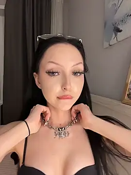 Lina Thornton  online show from May 22, 2026, 8:25 pm