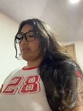 SharaRous online show from November 3, 2025, 11:37 pm