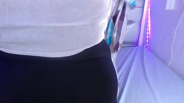 ebony NeighborMoans online show from September 30, 2025, 3:11 am