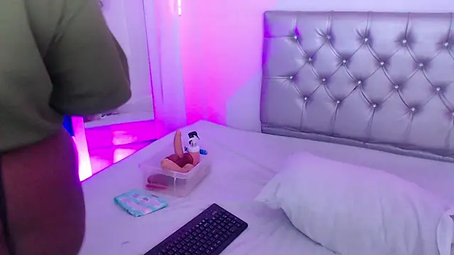 ebony NeighborMoans online show from October 2, 2025, 3:13 am