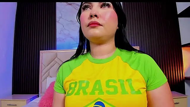 MiaaFarrel online show from December 15, 2025, 6:23 pm