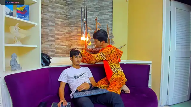 Holdme Hot online show from September 10, 2025, 3:17 am