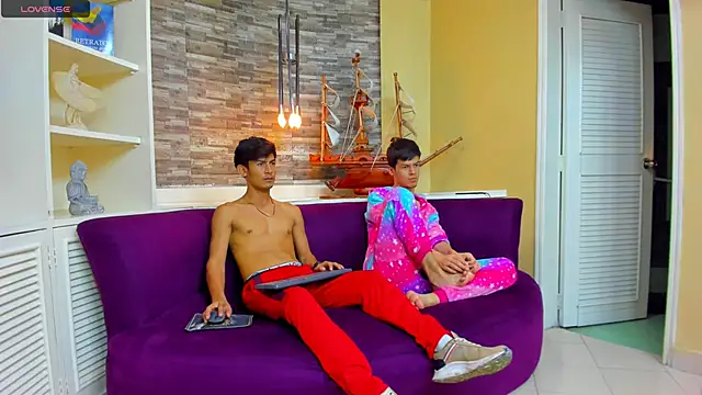 Holdme Hot online show from September 15, 2025, 3:17 am