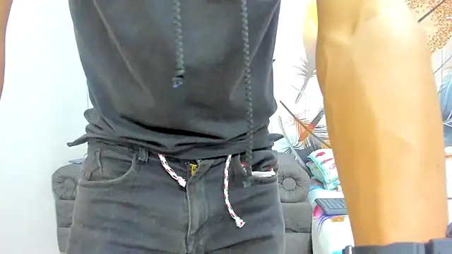 Holdme Hot online show from October 18, 2025, 4:04 am