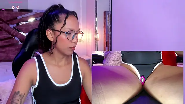 Snapshot of NovaLyn chatting on October 7, 2025, 4:31 am NovaLyn online show from October 7, 2025, 4:31 am