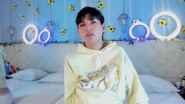 AleAurarashi online show from November 16, 2025, 1:44 am