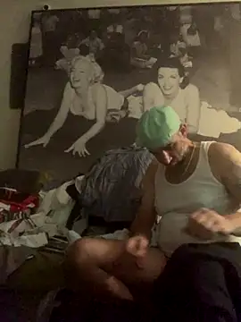 Snapshot of Hothotboyg chatting on October 2, 2025, 3:02 am Hothotboyg online show from October 2, 2025, 3:02 am