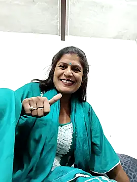 Snapshot of dezzy_24 chatting on November 6, 2025, 5:36 pm dezzy 24 online show from November 6, 2025, 5:36 pm