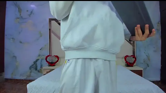 Nice boy18  online show from September 27, 2025, 12:10 pm