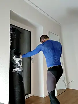 EyesNeverLies online show from September 28, 2025, 3:23 am