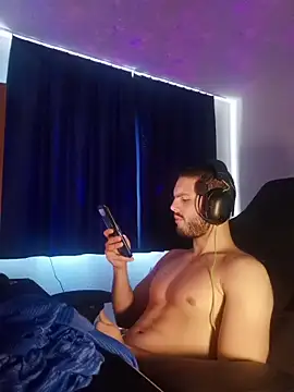 EyesNeverLies online show from December 1, 2025, 10:42 am