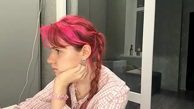 Petite curves online show from September 14, 2025, 5:56 pm