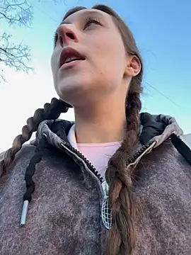 FroggyAnna online show from October 19, 2025, 12:50 pm