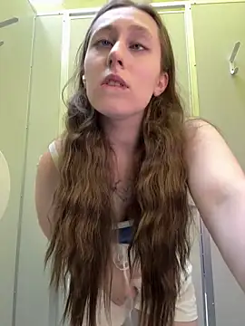 Snapshot of FroggyAnna chatting on June 11, 2026, 5:00 pm FroggyAnna online show from June 11, 2026, 5:00 pm