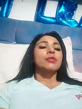 estrellahot01 online show from September 20, 2025, 4:46 am